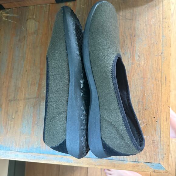 Duluth Trading Co Women Hawk Ridge Slip On Comfort Shoe SZ 9.5 Green Wool Blend - Picture 4 of 8